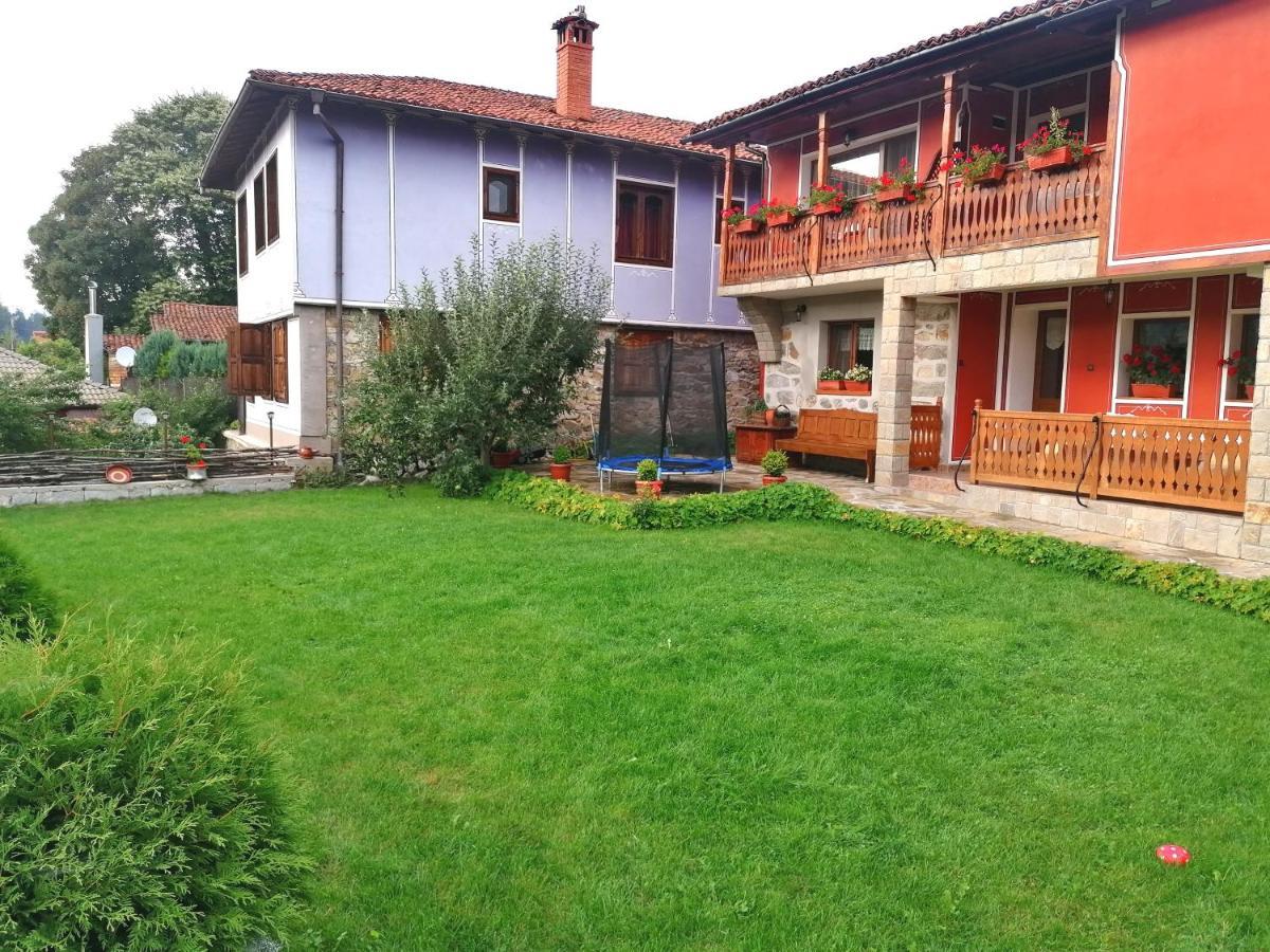 Радкината Къща Hotell Koprivsjtitsa Exteriör bild