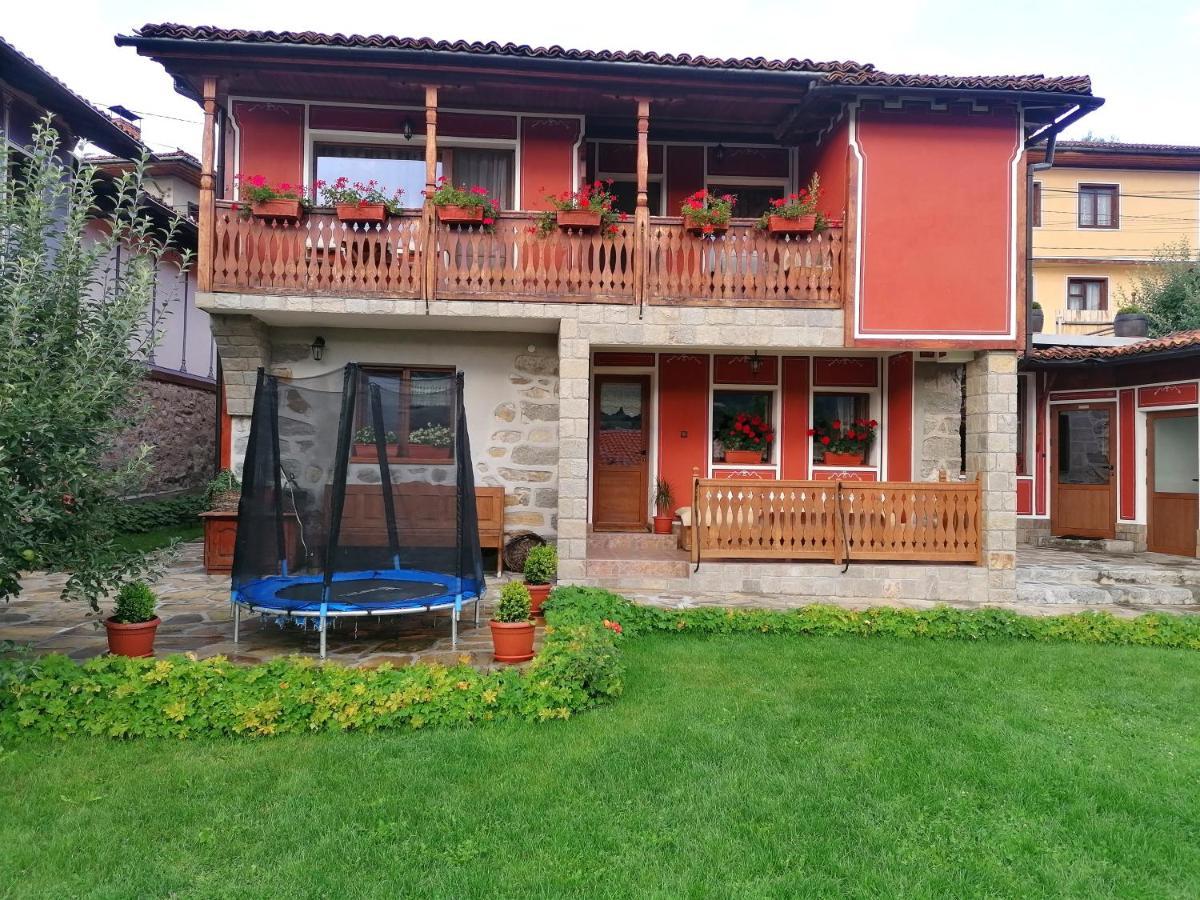 Радкината Къща Hotell Koprivsjtitsa Exteriör bild