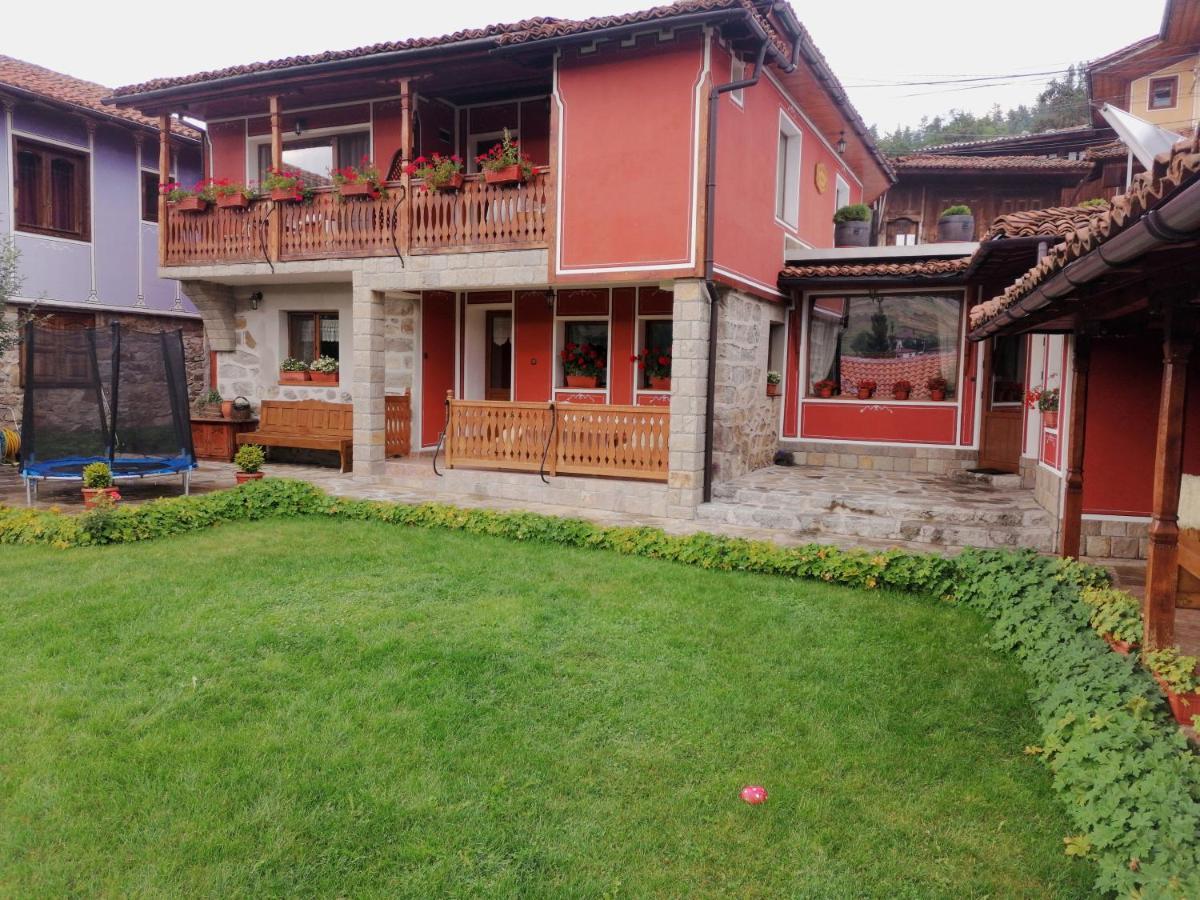 Радкината Къща Hotell Koprivsjtitsa Exteriör bild