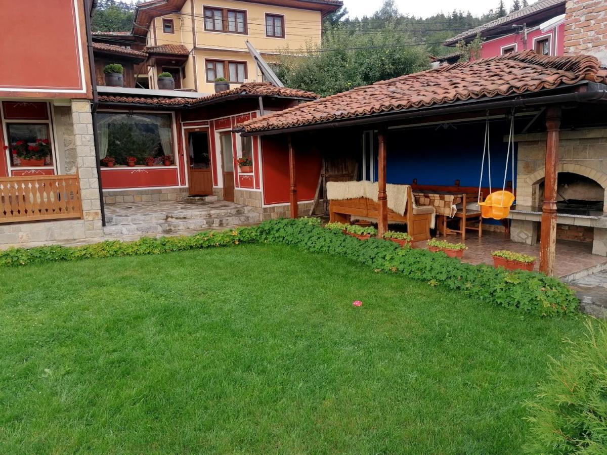 Радкината Къща Hotell Koprivsjtitsa Exteriör bild