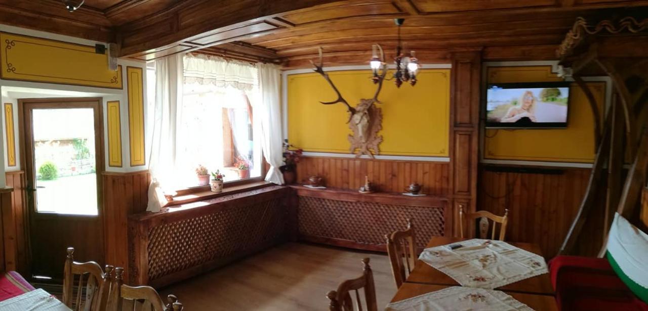 Радкината Къща Hotell Koprivsjtitsa Exteriör bild