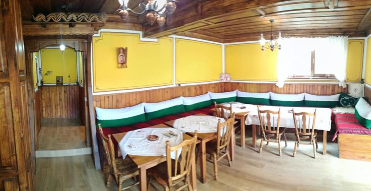 Радкината Къща Hotell Koprivsjtitsa Exteriör bild