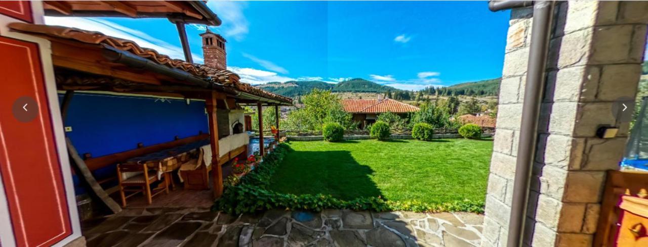 Радкината Къща Hotell Koprivsjtitsa Exteriör bild