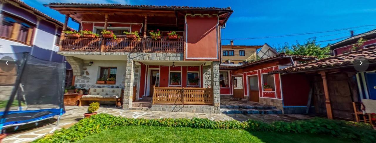 Радкината Къща Hotell Koprivsjtitsa Exteriör bild