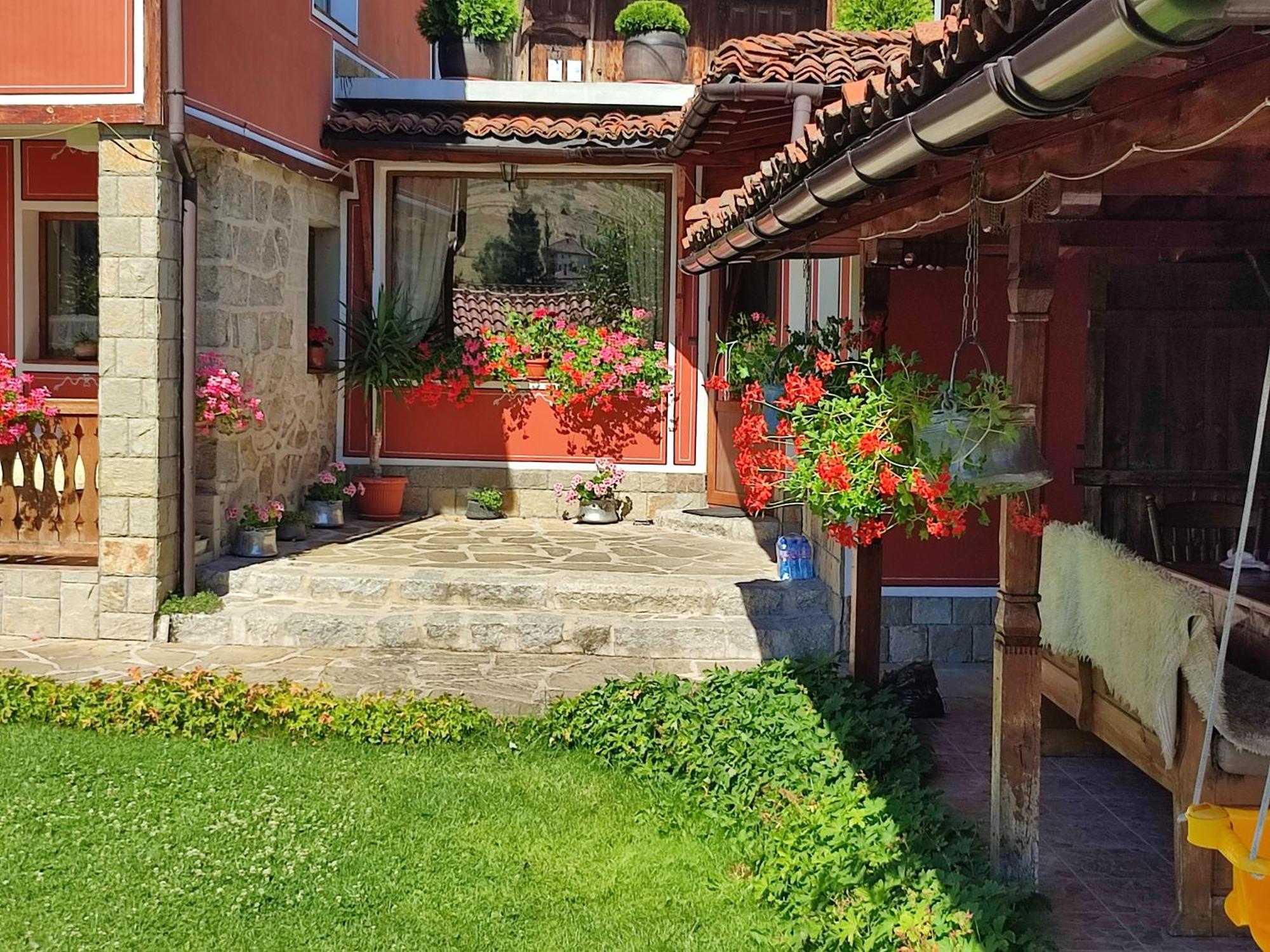 Радкината Къща Hotell Koprivsjtitsa Exteriör bild