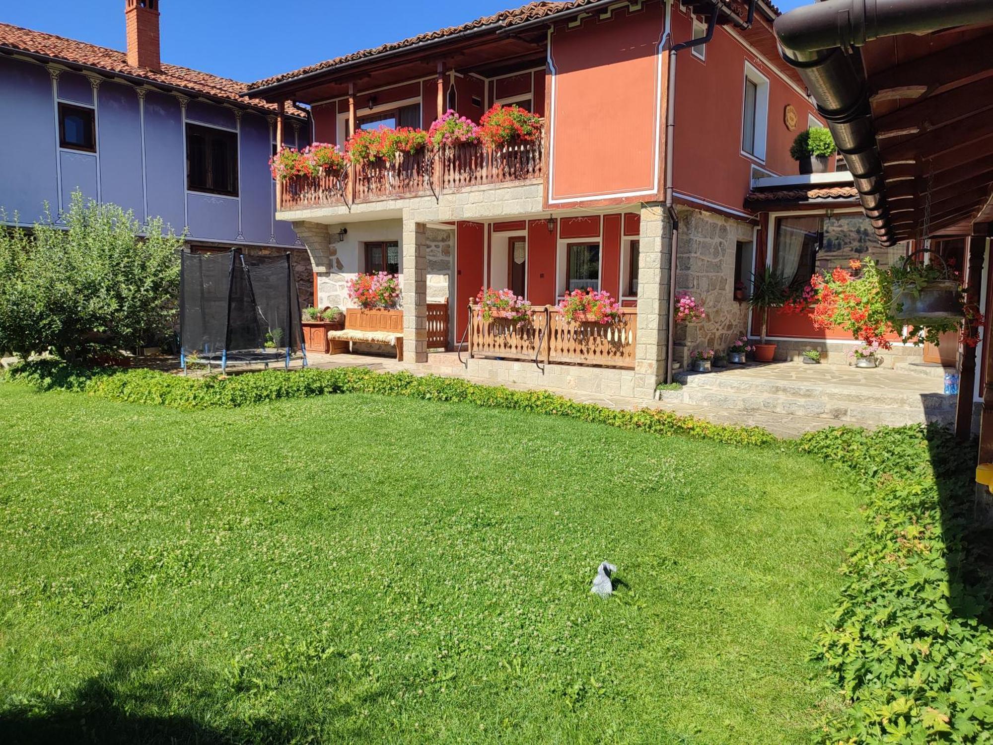 Радкината Къща Hotell Koprivsjtitsa Exteriör bild