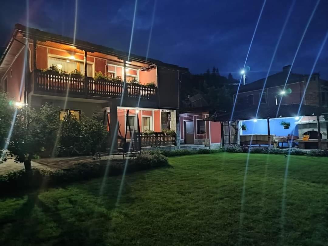 Радкината Къща Hotell Koprivsjtitsa Exteriör bild