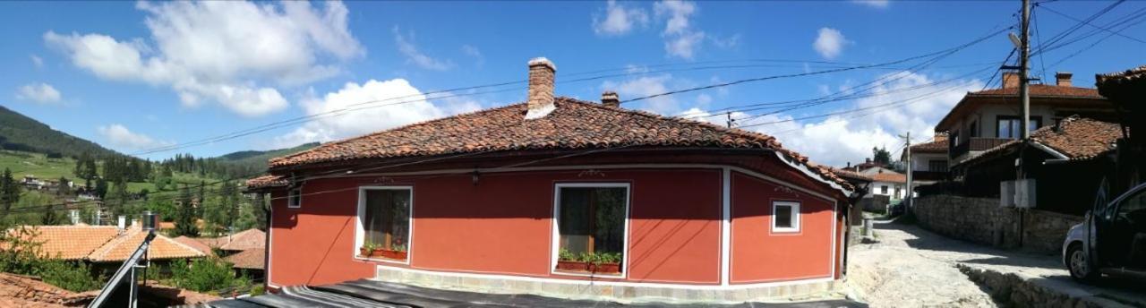 Радкината Къща Hotell Koprivsjtitsa Exteriör bild