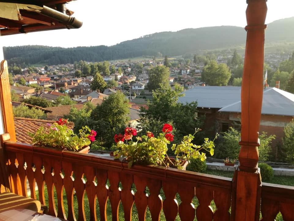 Радкината Къща Hotell Koprivsjtitsa Exteriör bild