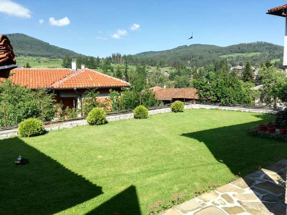 Радкината Къща Hotell Koprivsjtitsa Exteriör bild
